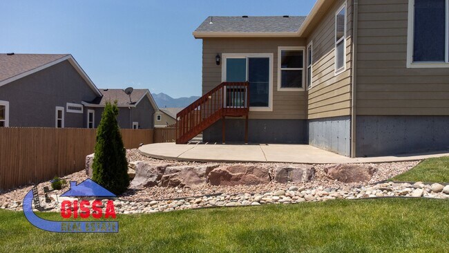 Building Photo - Beautiful ranch style home available to mo...