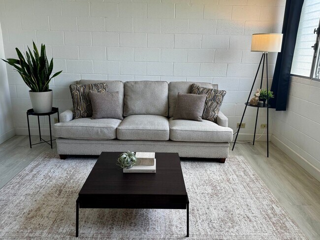 Building Photo - Upgraded Fully Furnished Condo w/ Assigned...