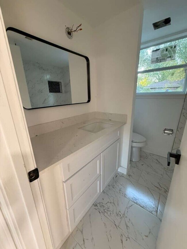 Building Photo - BEAUTIFUL HOME IN HOUSTON. MOVE IN READY!.