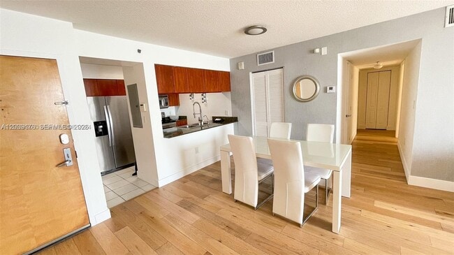 Building Photo - 1200 Brickell Bay Dr