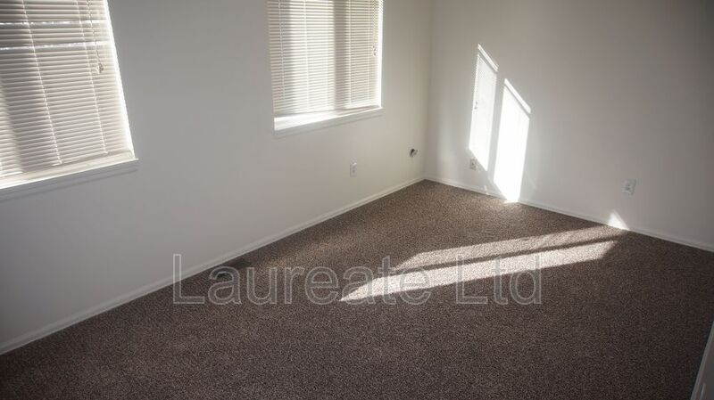 Building Photo - 1060 S Newark St