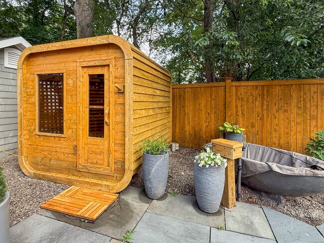 Building Photo - 52 Shorehaven Rd