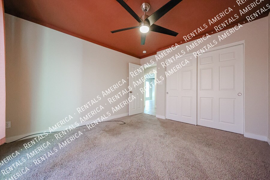 Building Photo - 2902 W Straford Dr