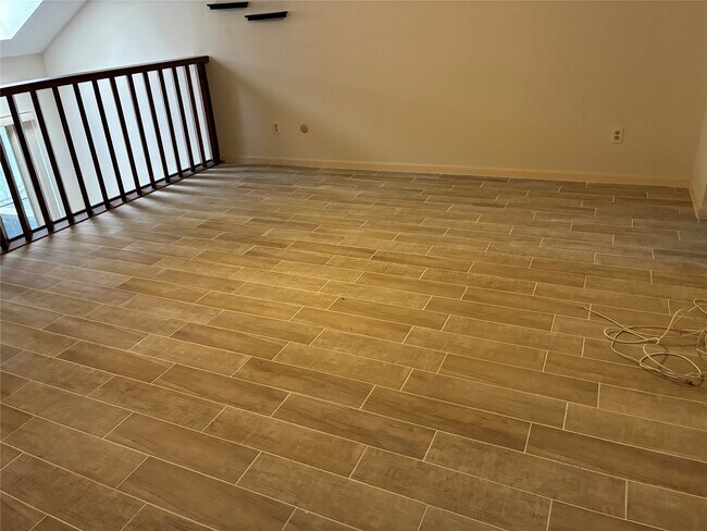 Building Photo - 13784 Hollowgreen Dr