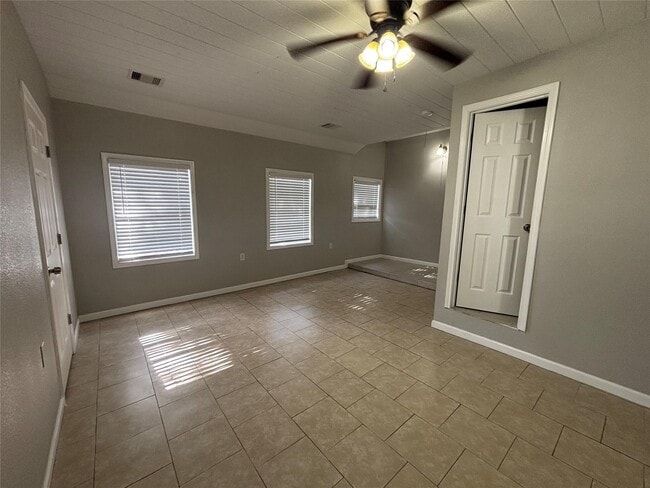 Building Photo - 1401 Austin St