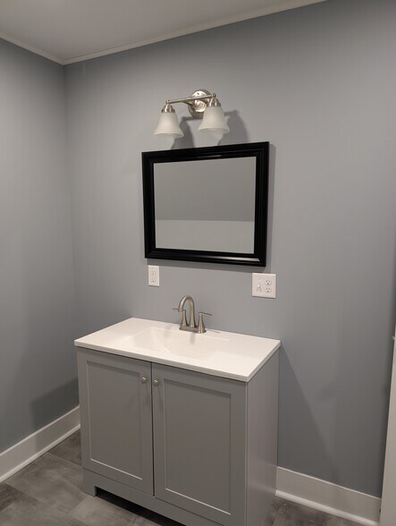 Building Photo - 404 S Barre Rd