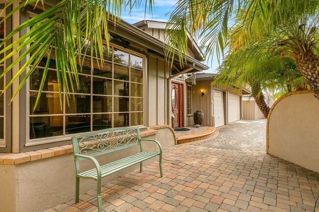 Building Photo - 6115 Manzanillo Dr