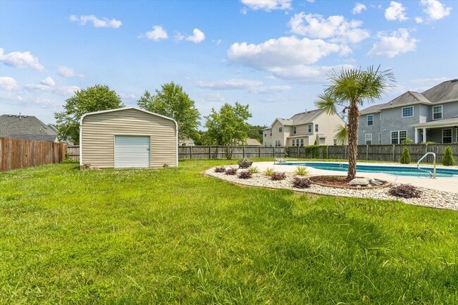Building Photo - Renovated 5-bedroom 3.5-bathroom home loca...