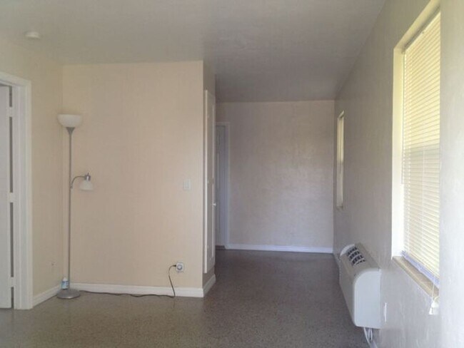 Building Photo - 5116-5118 Canal Rd