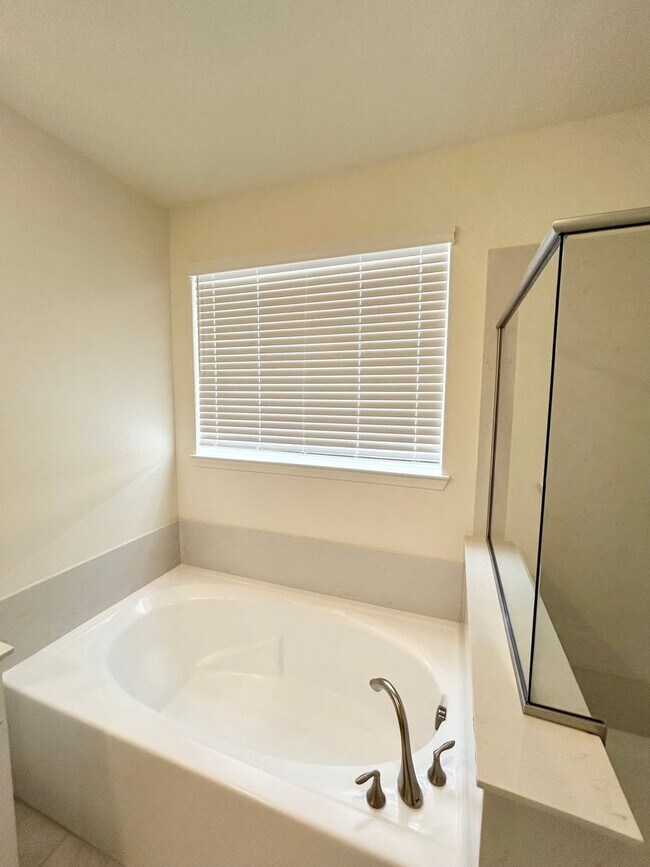 Building Photo - Brand New Home, beautifully designed singl...