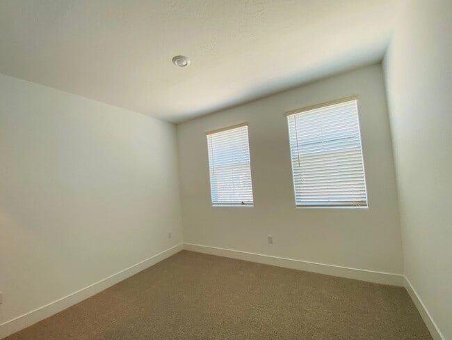 Building Photo - $2,295 + $100 Solar, Copper Ave. & Willow,...