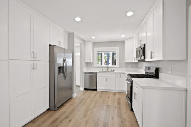 Building Photo - 16572 Tripp Cir