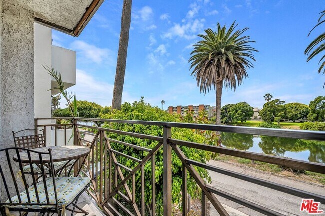 Building Photo - 164 63rd Ave