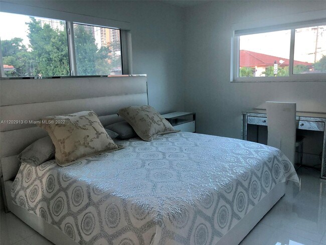 Building Photo - 201 186th St