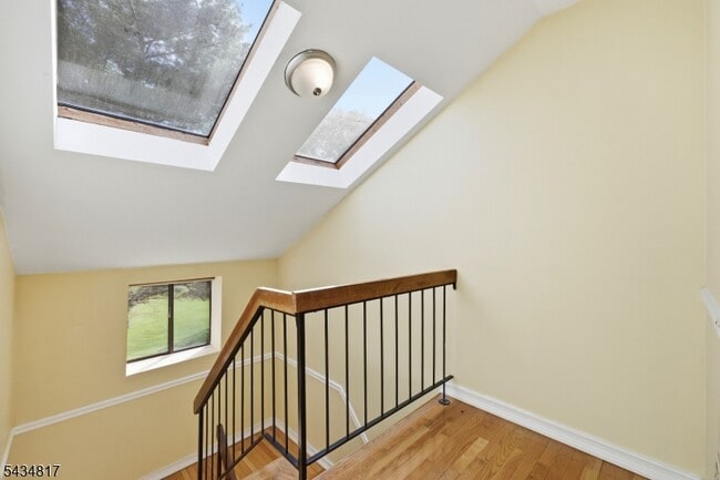 Building Photo - 15 Delbarton Ct