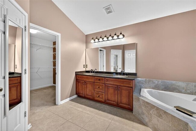 Building Photo - 3378 Willbrooke Ct