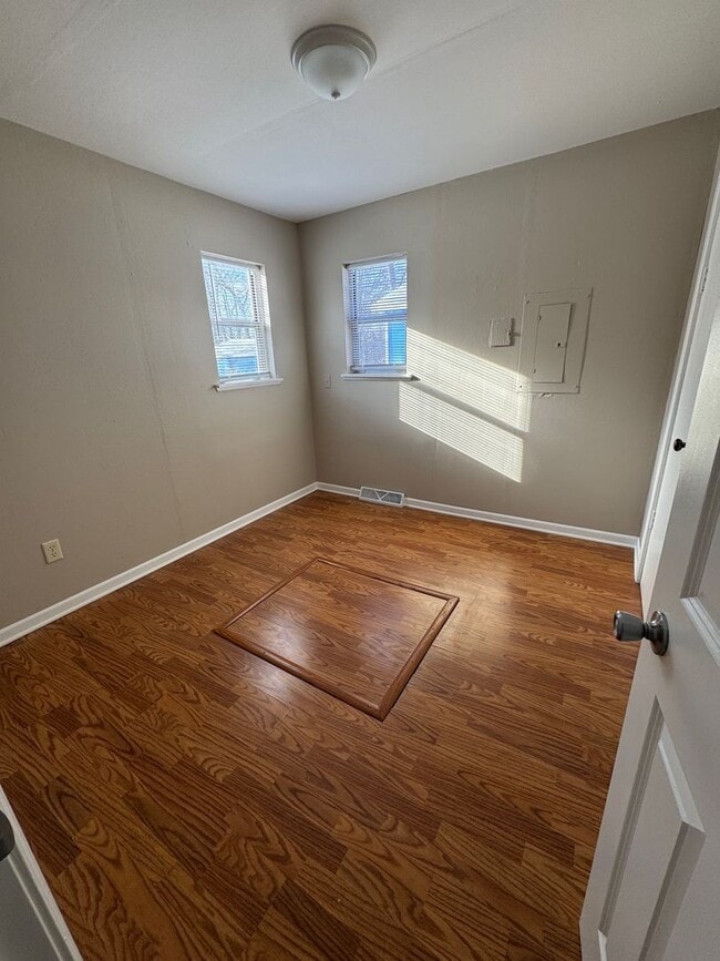 Building Photo - Two Bedroom One Bathroom Home in Machesney Park $1,395.00