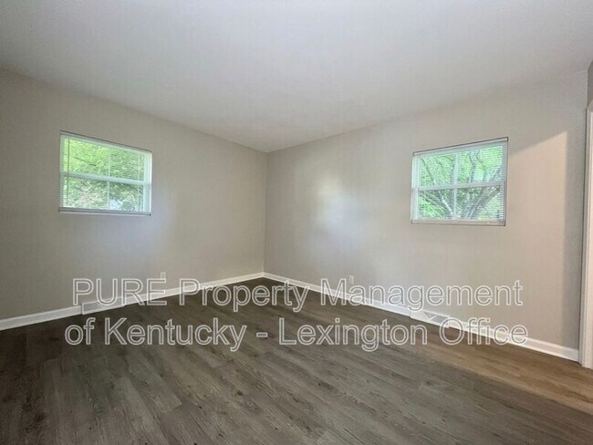 Building Photo - 2408 Shandon Dr