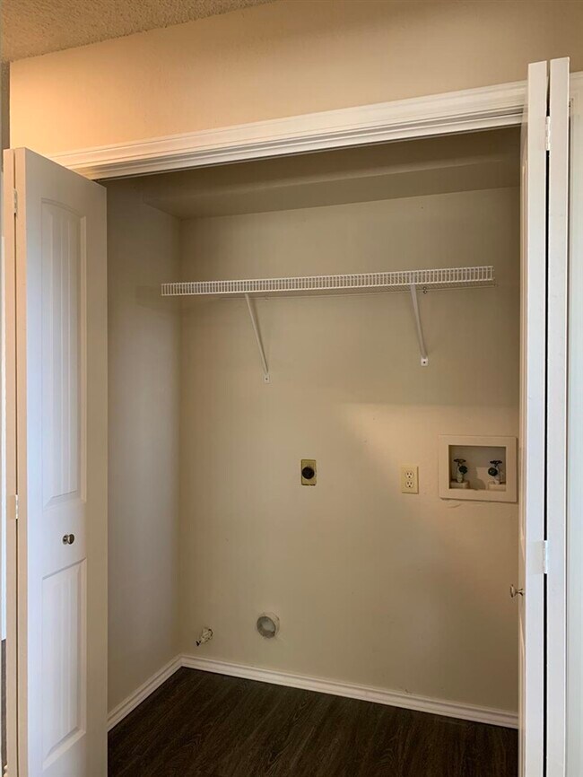 Building Photo - 102 Mohawk Ave