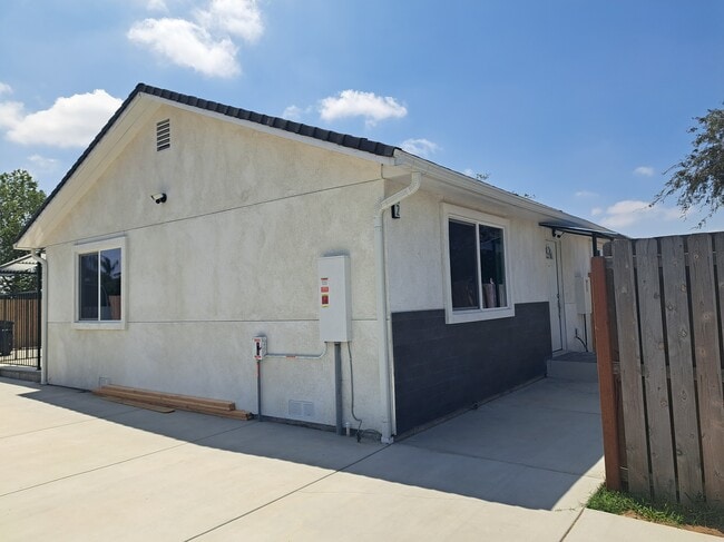 Building Photo - 9169 Catawba Ave