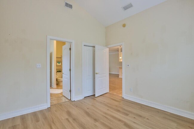 Building Photo - 1661 Harbor Club Dr