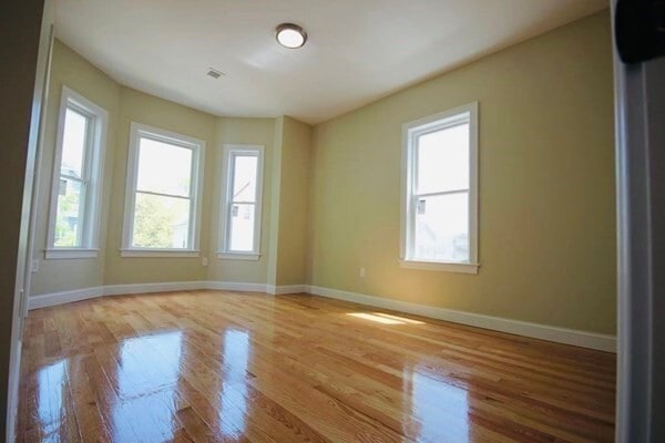 Building Photo - 85 Millet St