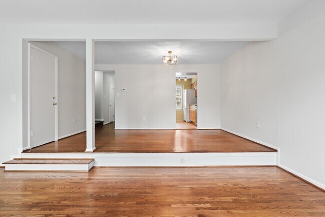 Building Photo - 9913 Longford Ct