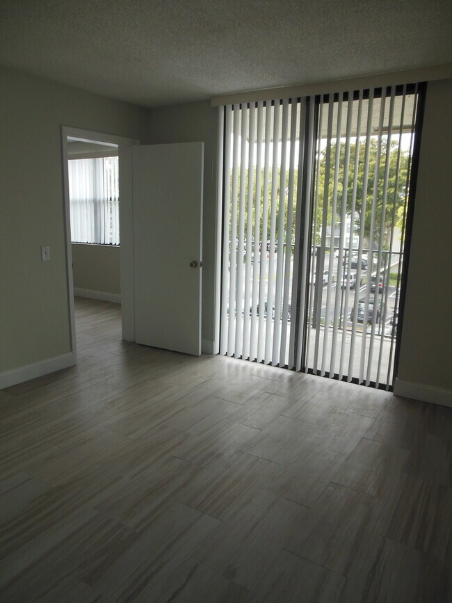 Building Photo - 728 Executive Center Dr