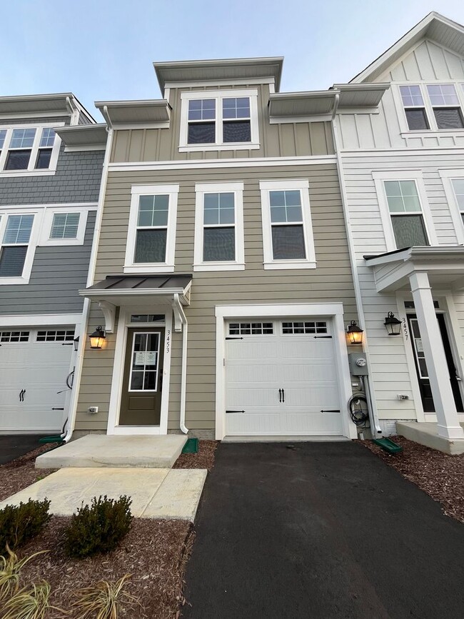 Primary Photo - Townhouse in Preston Lake