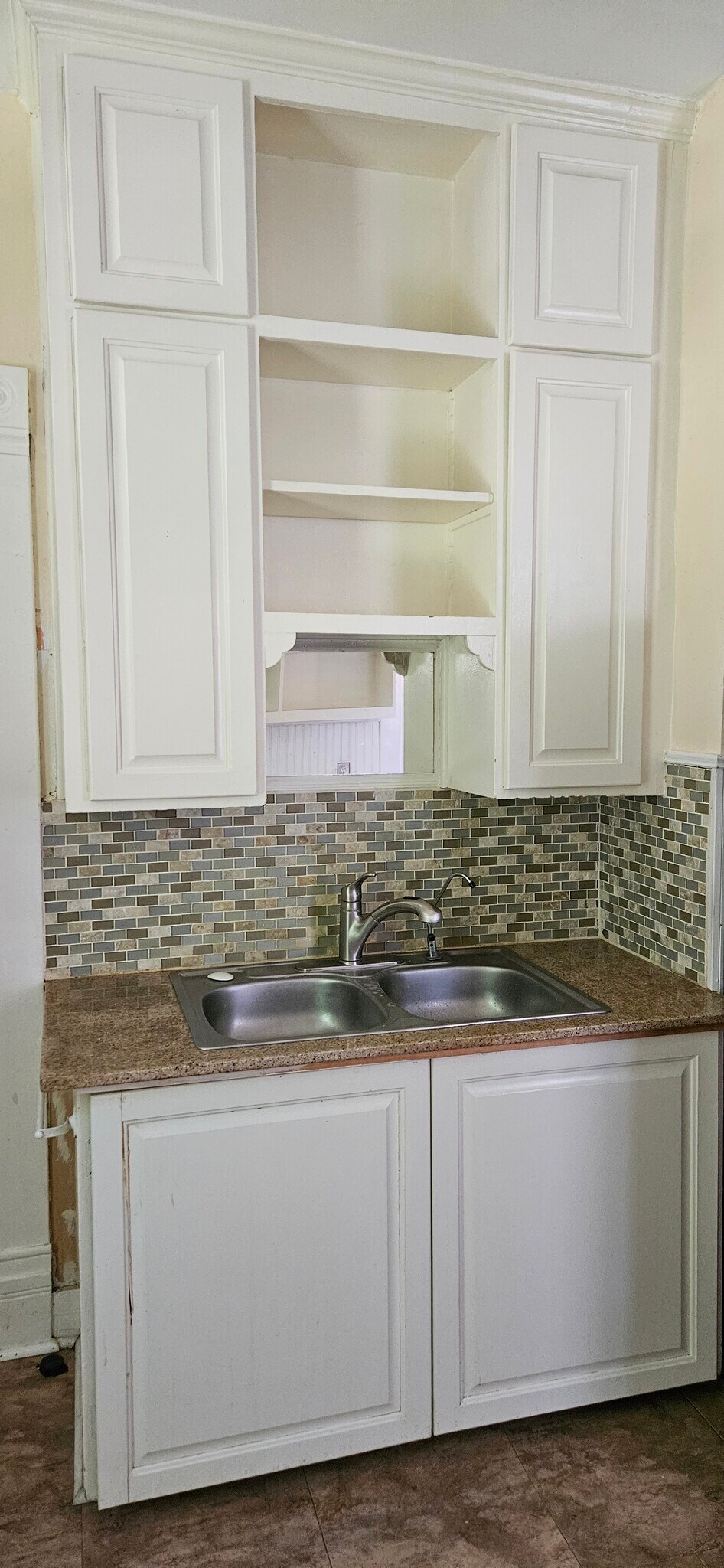 Building Photo - 129 N Bergan Ave