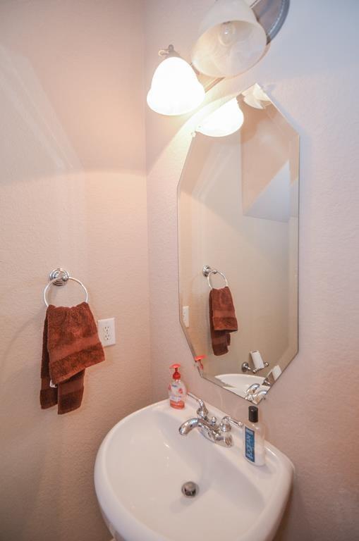 Building Photo - 3042 Royal Oaks Crest
