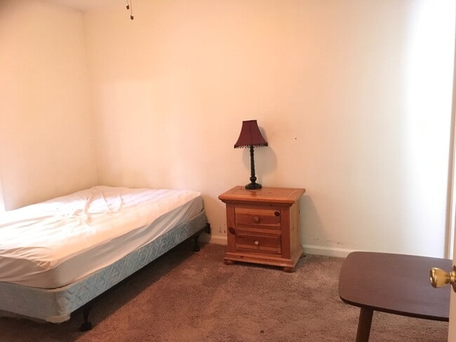 Building Photo - 270 Pine Dr