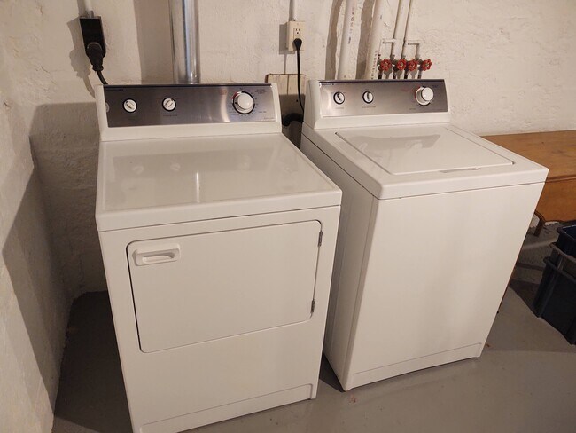 Building Photo - 712 4th St NW