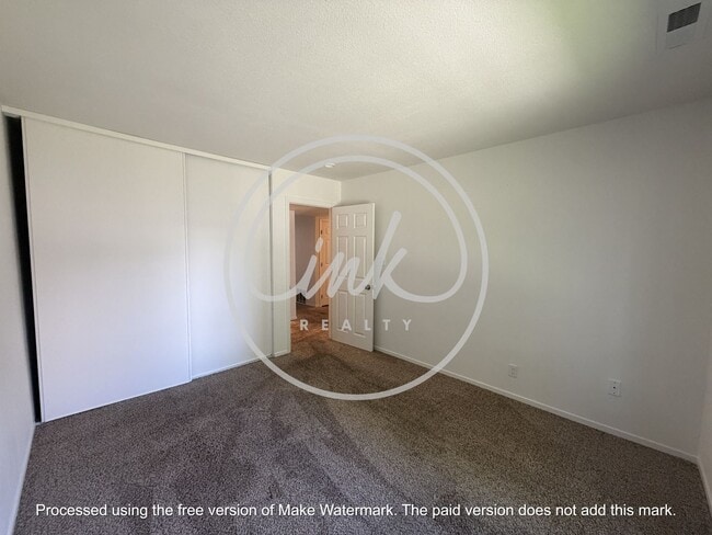 Building Photo - Cute Condo