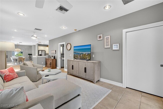 Building Photo - 740 5th Ave N