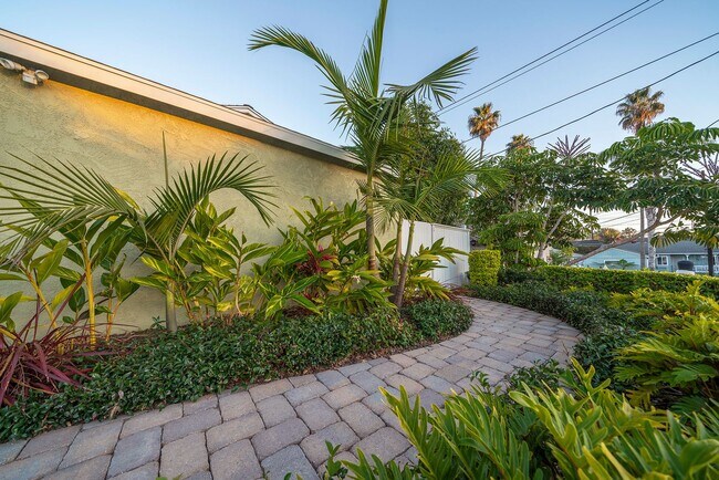 Building Photo - Charming Redondo Beach Home Rental!