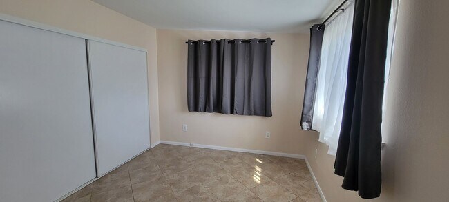 Building Photo - 3Bed/2Bath House w/1-Car Garage, Great Yar...