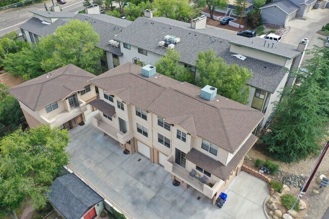 Building Photo - 221 Spring St