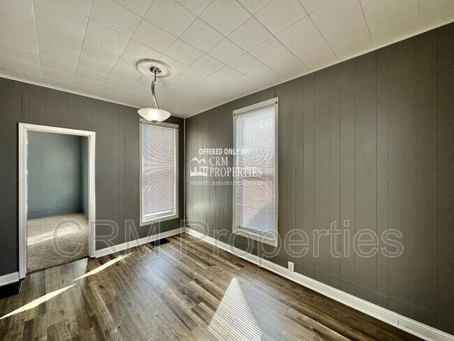 Building Photo - 1115 S Jay St