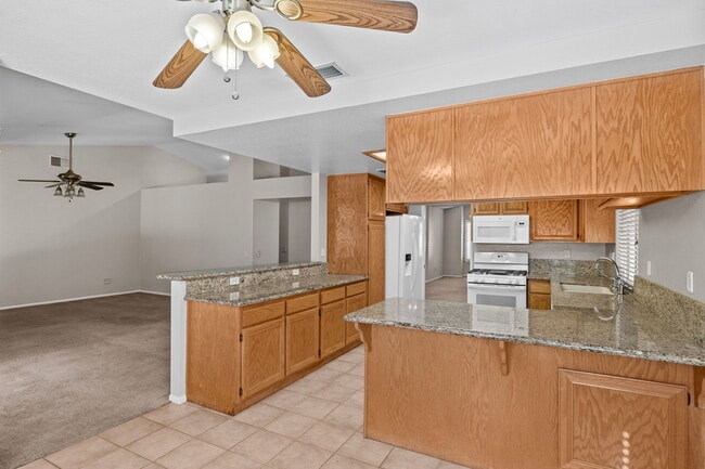 Building Photo - 620 Walnut Cir