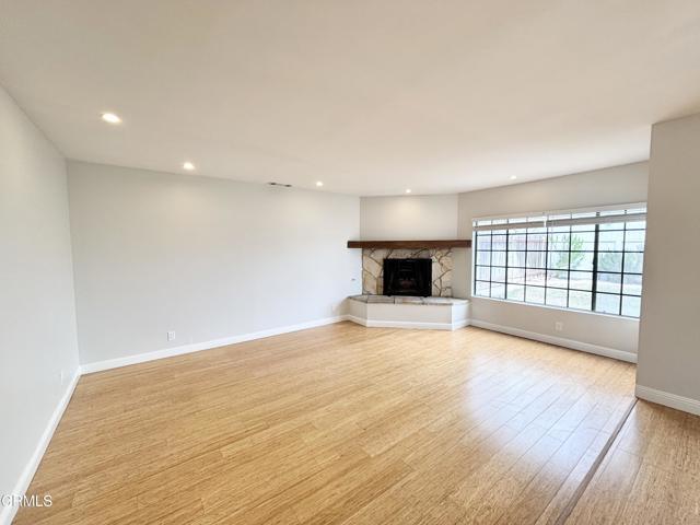 Building Photo - 864 Dunes St