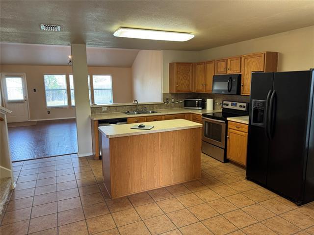 Building Photo - 2800 Briargrove Ln
