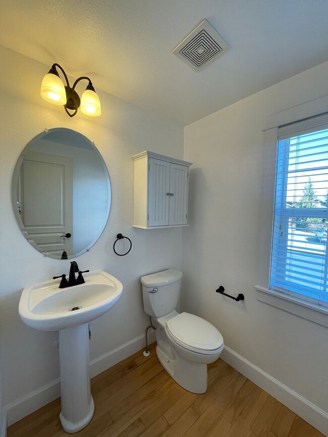 Building Photo - Old Mill Townhome Available 5/5/25