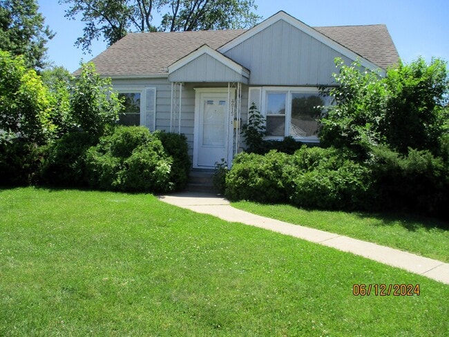 Primary Photo - 4915 91st Pl