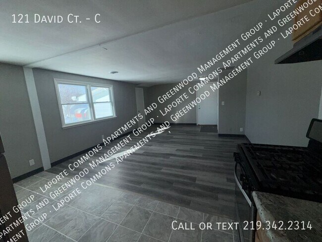Building Photo - 121 David Ct
