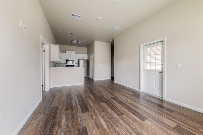 Building Photo - 501 Horseshoe Dr