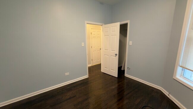 Building Photo - 1344 E 72nd Pl