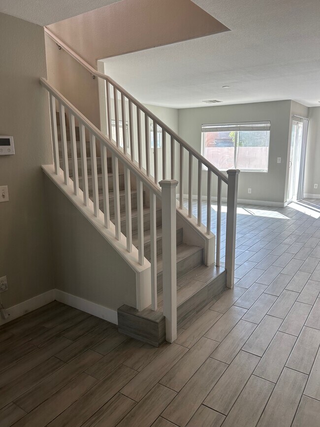 Stairs - 4121 Sandy Breeze Ln