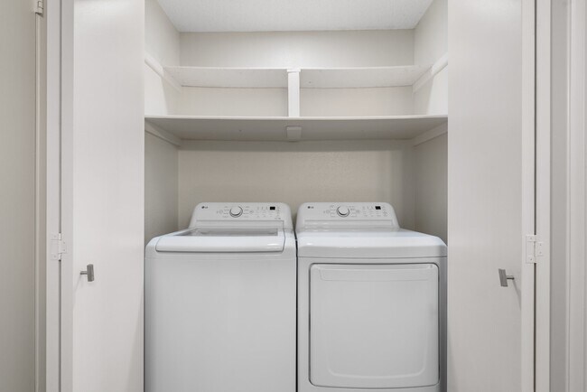 Building Photo - 16222 Barbara Ln