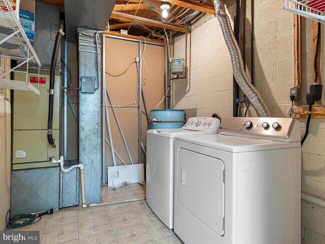 Building Photo - 2499 Vineyard Ln